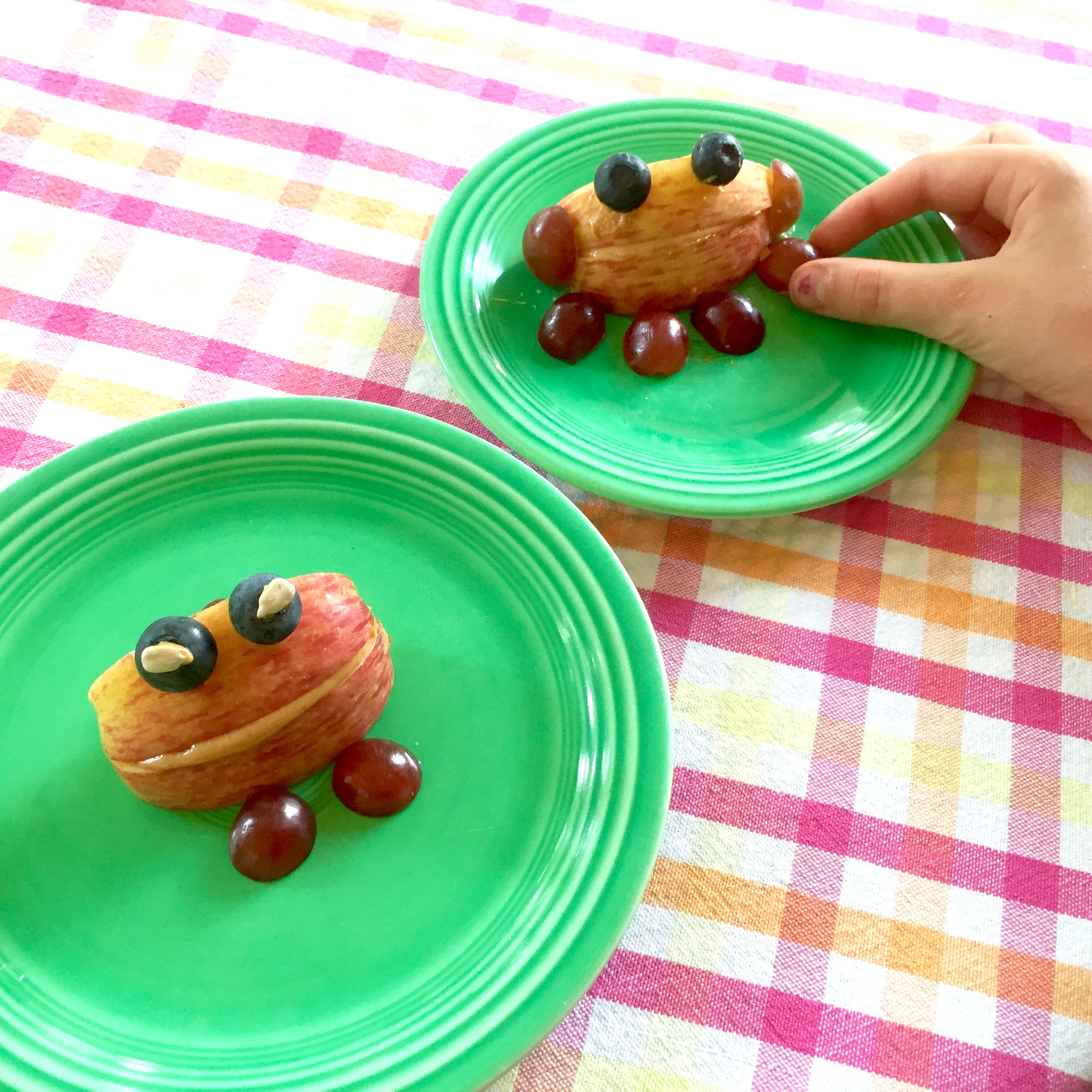 Kid-friendly snack — Peanut butter apple frogs